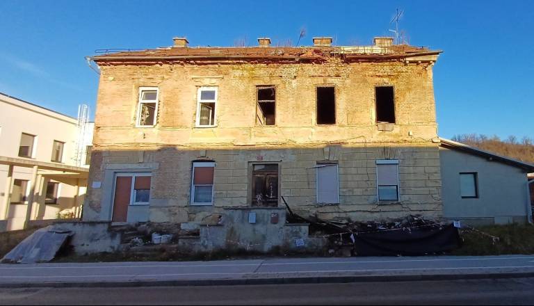 Po požaru ostala brez doma, zdaj prosita za pomoč pri obnovi stanovanja v Mariboru