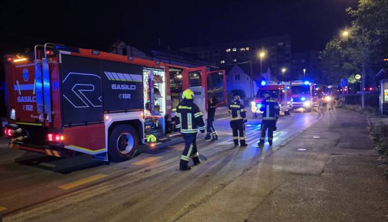 V četrtem nadstropju mariborskega bloka zagorel pomivalni stroj