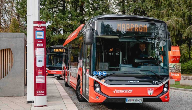 V Mariboru popolna zapora pomembnega križišča, avtobus po obvozu