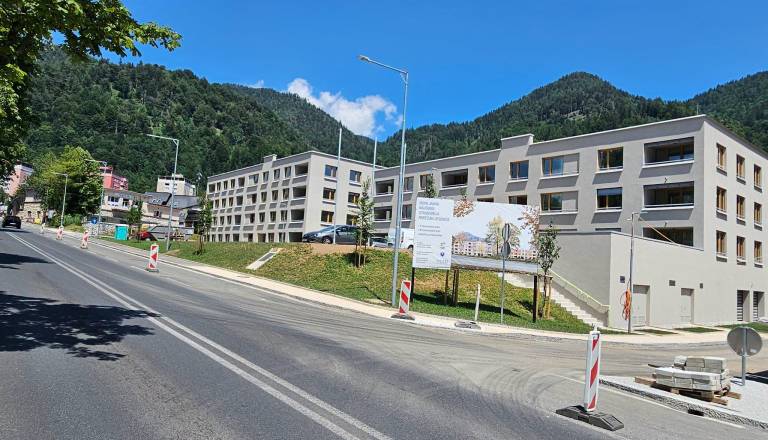 Občina Jesenice odgovarja glede stanovanj v soseski Partizan
