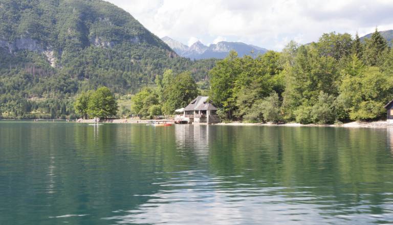 Tragična nesreča na Bohinjskem jezeru, reševalci 38-letniku niso mogli pomagati