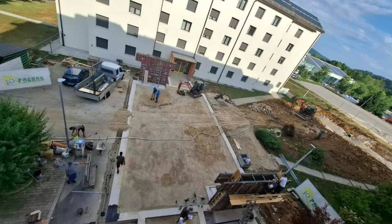 Pri dijaškem domu v Novem mestu se gradi: Kaj nastaja?