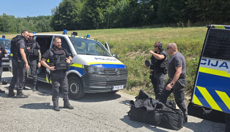 Razkrili podrobnosti drame na Dolenjskem: Neznanki sta le še smrt in motiv 41-letni Hrvata