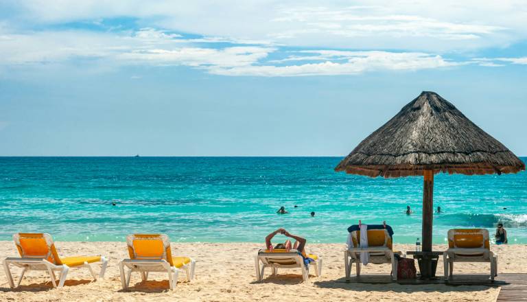 Višja cena dopusta tik pred odhodom? Preverite, ali lahko turistična agencija po plačilu podraži dopust