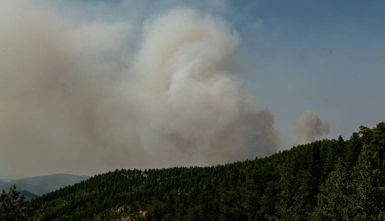 Velik požar na območju Bohinjea, pri gašenju pomagajo letala Air Tractor
