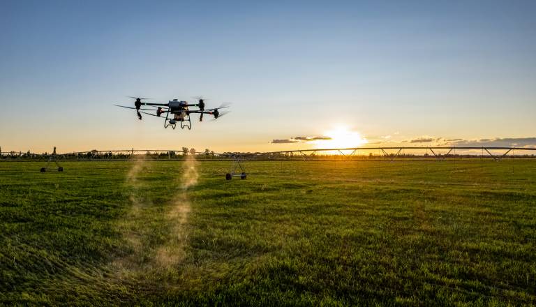 VIDEO: Dron namesto vil? Tako se spreminja sodobno kmetijstvo