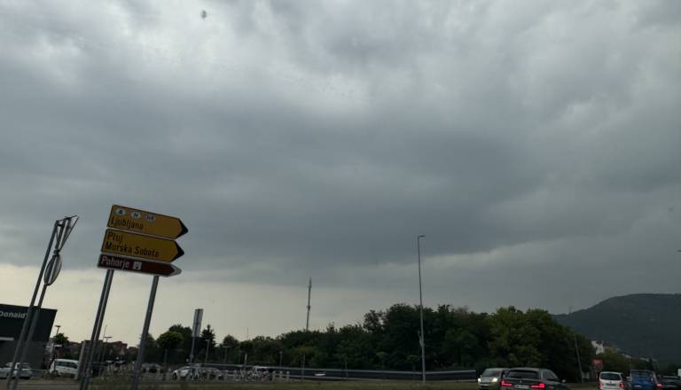 Močne nevihtne celice dosegle Slovenijo, grozijo toča, nalivi in veter