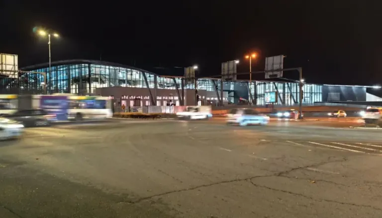 Policija išče priče hude nesreče v središču Ljubljane: Voznik trikolesa utrpel hude poškodbe