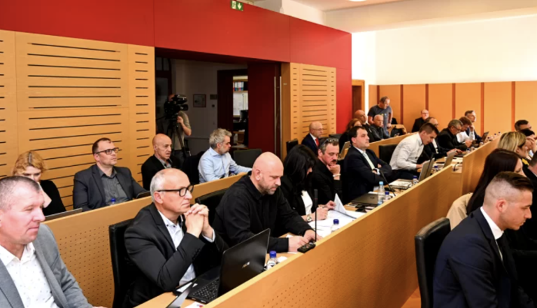 Spor zaradi nove garaže v Novem mestu, občina očitke zavrača
