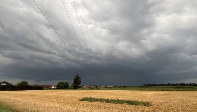 Pozor! Za Pomurje izdano vijolično opozorilo