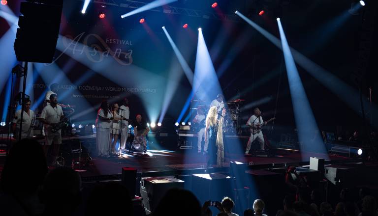 FOTO in VIDEO: Britanska soul diva Joss Stone odprla festivalsko poletje na Ptuju