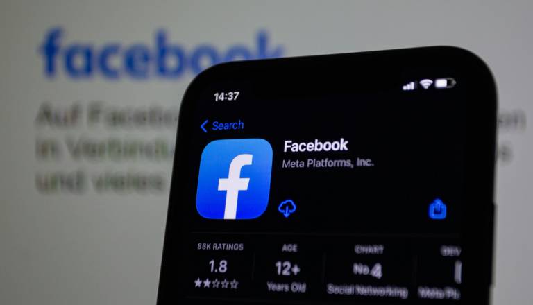 Facebook uporabnikom sporoča: »Račun trenutno ni na voljo« – težave tudi v Sloveniji