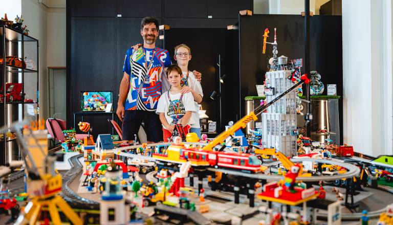 FOTO: V Vetrinjskem dvoru zaživelo Mini MEsto, na ogled velika zbirka Lego kock