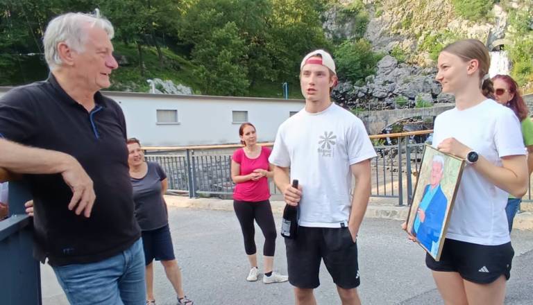 Zadnja ekskurzija: Gimnazijci se poslavljajo od legende Gimnazije Kranj