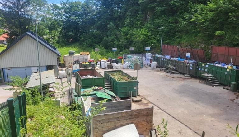 Žirovci dva tedna brez zbirnega centra: v Osojnici gradijo nadstrešnico in urejajo nov dostop