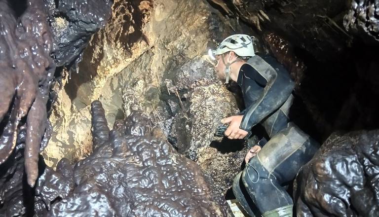 Pod Dolenjsko odkrili novih 130 metrov rovov, izza sifona slišali šumenje