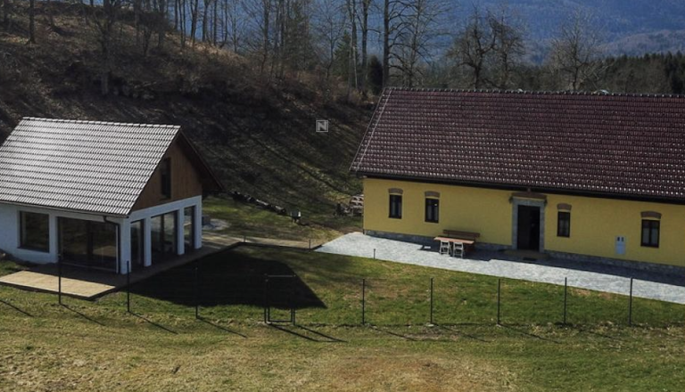 Ena najbolj posebnih domačij na Kočevskem išče novega lastnika