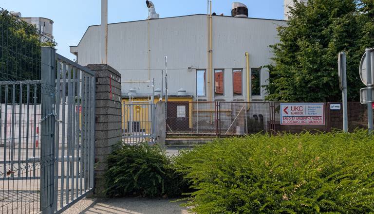 Zaprta vrata pri UKC Maribor razburila občane, bolnišnica odgovarja