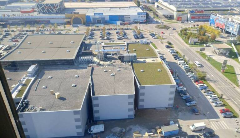 V Ljubljani oropali vozilo za prevoz denarja, storilce iščejo tudi s helikopterjem