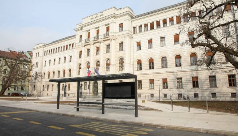Bodo po Miklošičevi zaprli še Tavčarjevo ulico? MOL odgovarja