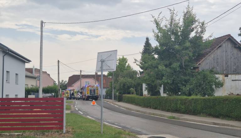 FOTO in VIDEO: Velika intervencija v bližini Murske Sobote, na terenu gasilci, policija in reševalci