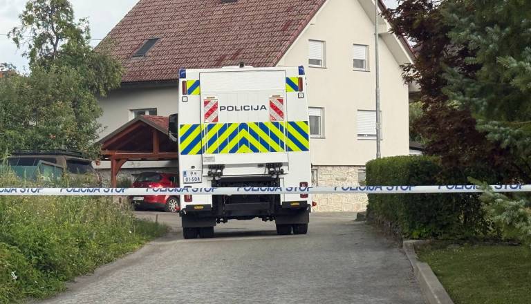 FOTO in VIDEO: Kaj se dogaja v Kočevju? Območje zaprto, na kraju tudi večnamensko policijsko vozilo