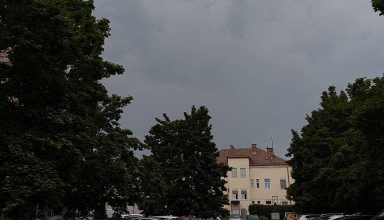 Vremenoslovci izdali vijolično opozorilo: V Podravju velika verjetnost toče 