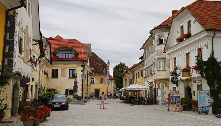 Ne le Bled: Le nekaj minut stran se skriva eno najbolj očarljivih mest v Sloveniji