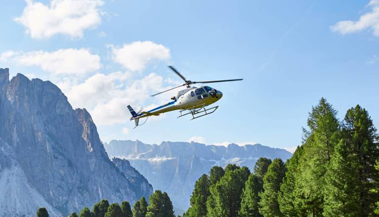Reševanje otroka se je zapletlo, posredoval helikopter