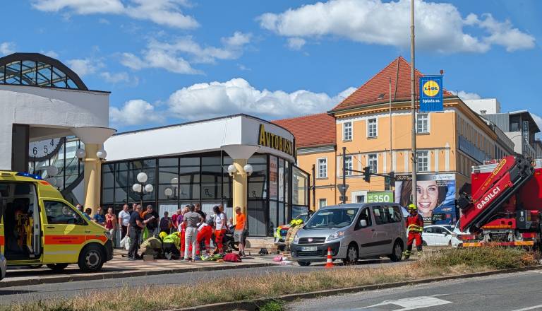 Skorajšnja tragedija na mariborski avtobusni postaji, pešec hudo poškodovan