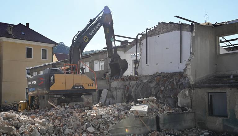 Stare delavnice rušijo, prihaja skoraj 16-milijonska šola. Bo oživila ta del mesta?
