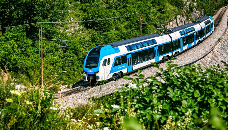 Zaradi vročine upočasnili vlake. Preverite, na katerih progah iz Ljubljane je pričakovati zamude