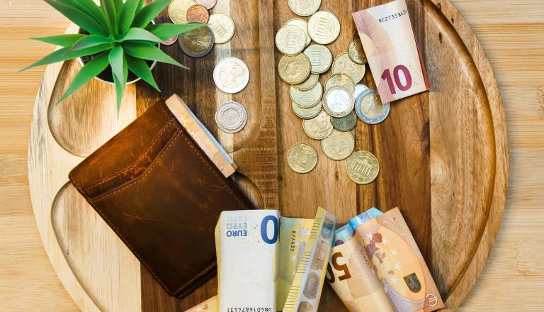 Danes nakazila pokojnine, ste tudi vi prejeli manj kot običajno?