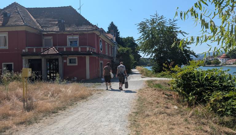 Priljubljeno pot ob Dravi čakajo velika dela, gibanje bo občasno tudi prepovedano