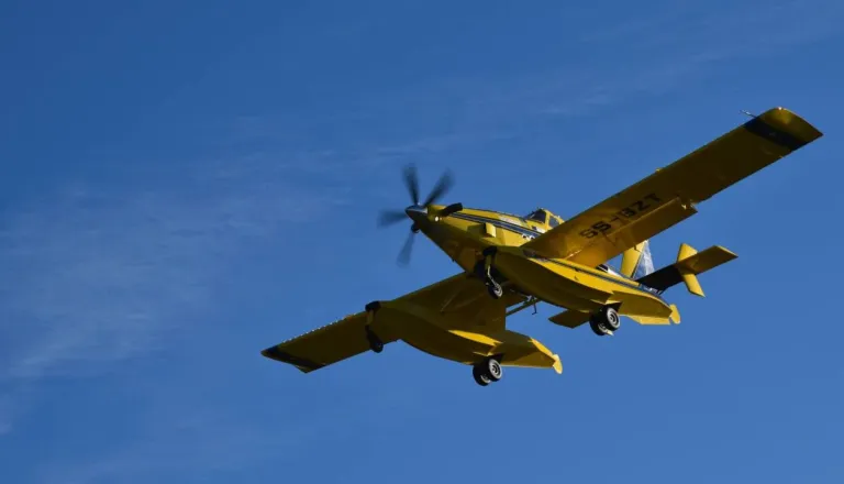 Na Bovškem zagorelo v naravi, v boj z ognjem tudi air tractorji