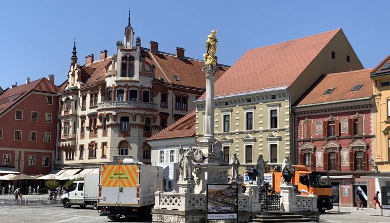 Kaj se dogaja na mariborskem Glavnem trgu? Preverili smo, zakaj so tam delavci Nigrada