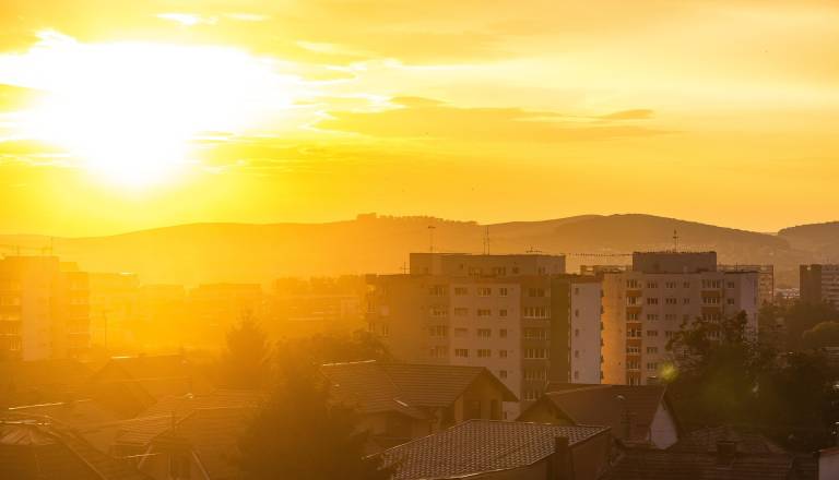 Obeta se peklensko vroč konec tedna. Poglejte, kje bo najhuje