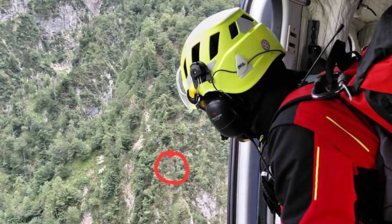 Gorski reševalci iz Bohinja reševali pohodnika: Pod Voglom obtičal za dva dni, šele nato poklical pomoč