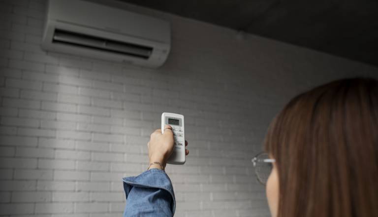 Zakaj klimatske naprave ni priporočljivo nastaviti na 20 stopinj