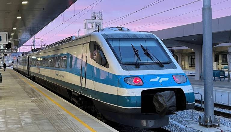 Je to rekordna zamuda pri nas? Prizor s postaje zaokrožil po spletu