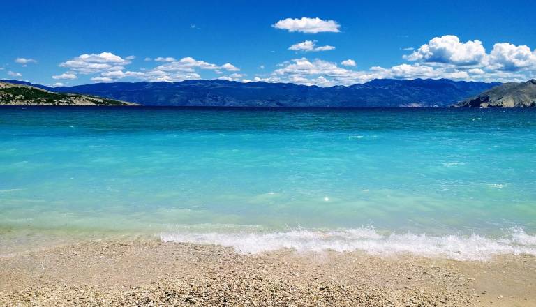 Hrvaško morje ni več tako brezhibno, strokovnjaki opozarjajo na vpliv množičnega turizma