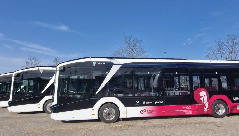 Kranj dobiva nove električne avtobuse, prihodnje leto začetek gradnje velikega polnilnega parka