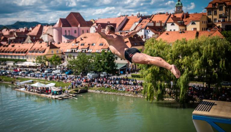 Od skokov v Dravo do Vlada Kreslina, Maribor čaka pester konec tedna