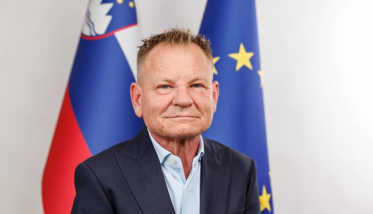 Velik pretres na upravnih enotah: Matoz razrešil sedem načelnikov po Sloveniji