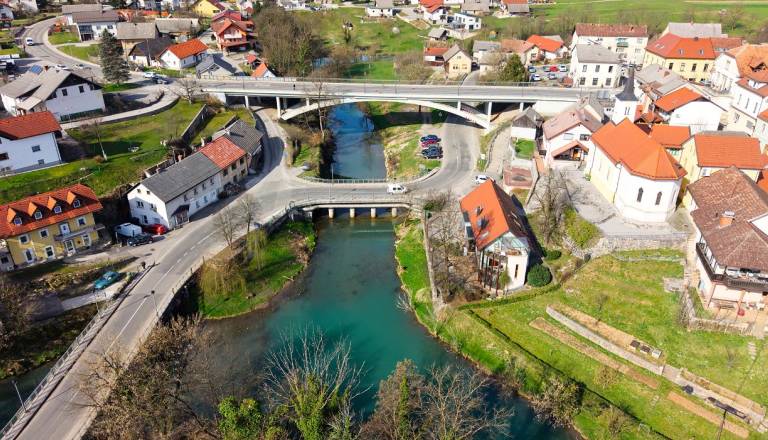 Sanacija mostu v Črnomlju: Zaradi tega bo vzpostavljena zapora