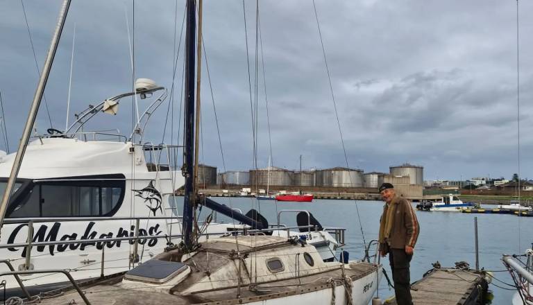 Pozabljena jadrnica Jureta Šterka propada v Južni Afriki