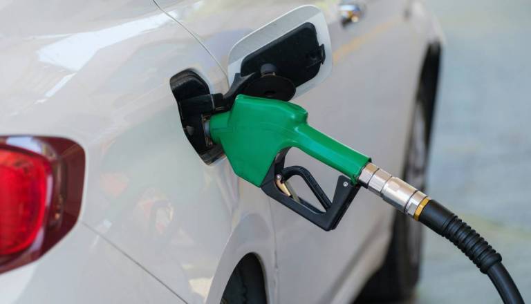 Preverite, koliko boste po novem plačali za liter goriva