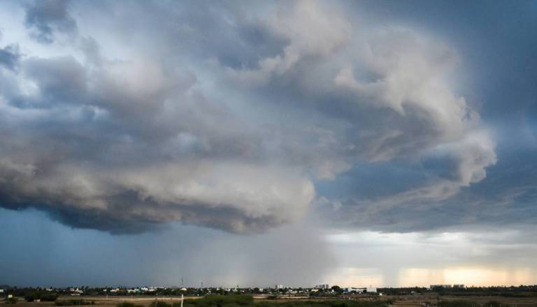 Meteorologi za Ljubljano in okolico izdali vijolično opozorilo: Grozi velika nevarnost toče