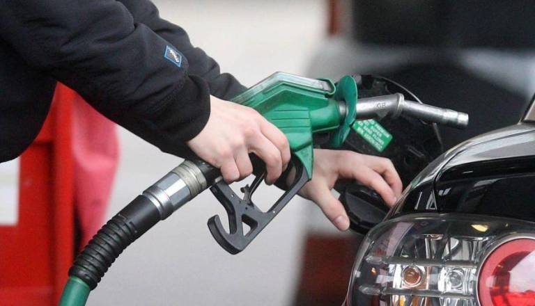 Bencin in dizel se cenita, toliko boste po novem odšteli za liter