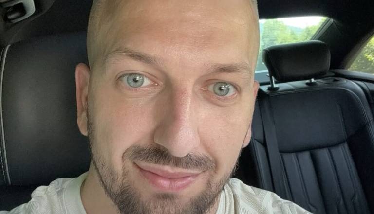V Mursko Soboto prihaja eden najbolj znanih in kontroverznih slovenskih influencerjev